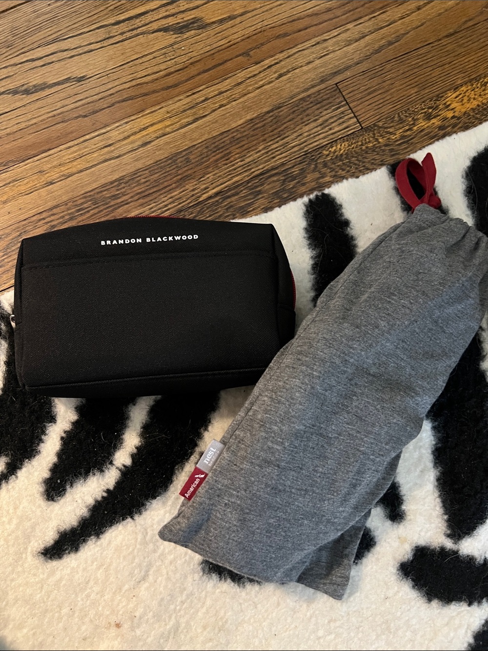 Brandon Blackwood toiletry kit & slippers